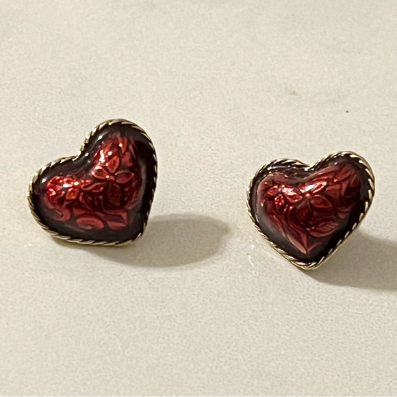 Beautiful Vintage Avon Red Heart Flower Earrings - Picture 7 of 13